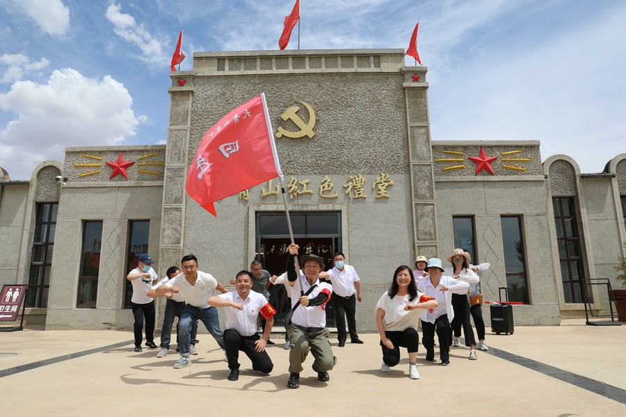 组建“连队”  记者 张杨摄影