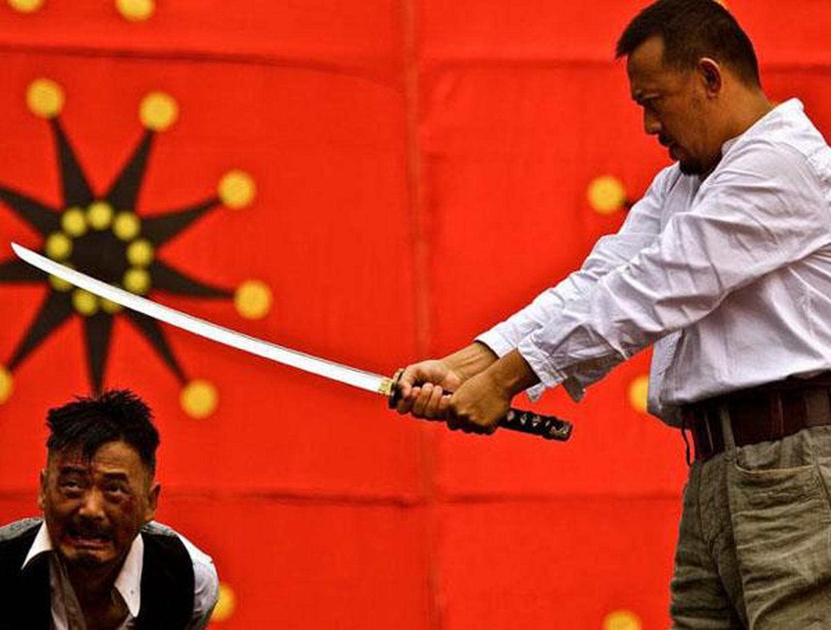 还记得姜文在拍《鬼子来了》的时候,专程去了一趟日本靖国神社,他要将
