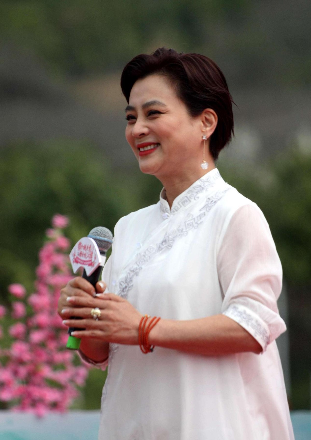 李玲玉的混血儿子杰西疼爱妈妈母子之间有感动也有泪水