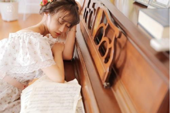 不幸去世却仍遭网暴的孙侨潞,遗照被闺蜜晒出:暴露真实人品!