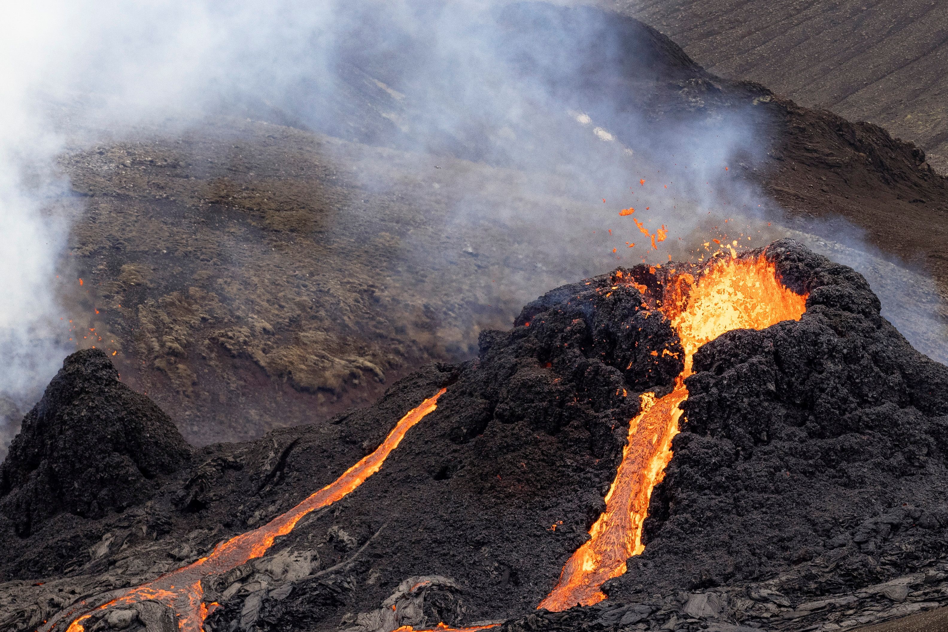 休眠六千年 冰岛首都附近一火山喷发