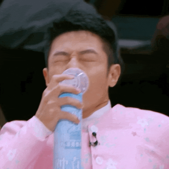 好久不见撒贝宁啦,一家四口好幸福呀!