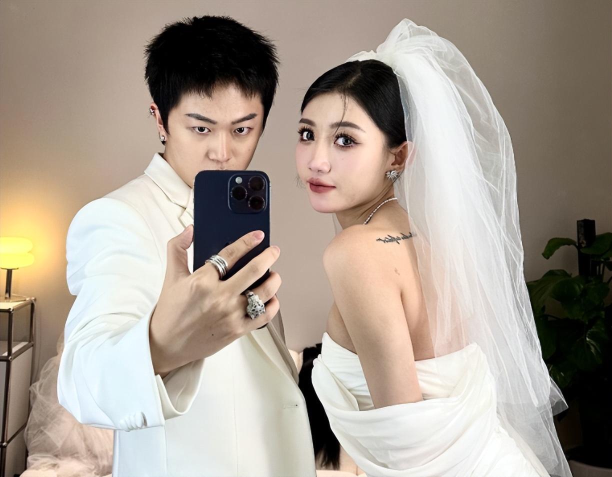 网红小伊伊婚纱照图片