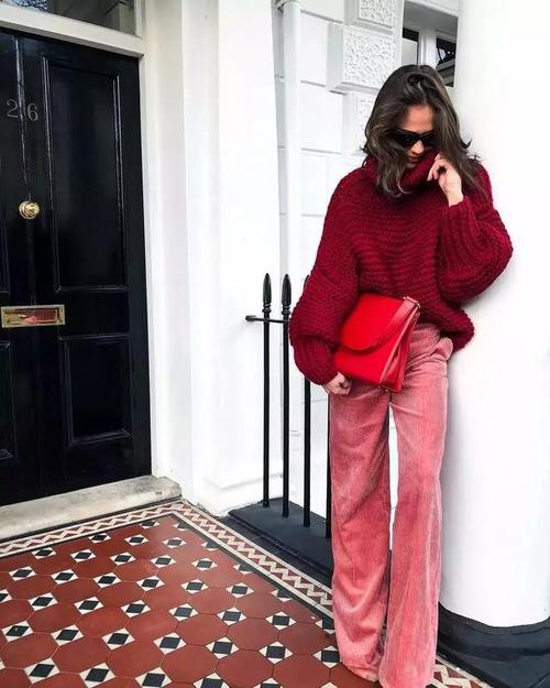 粉配红,让女生们尖叫的一组穿搭配色:当穿对了,显白又高级!