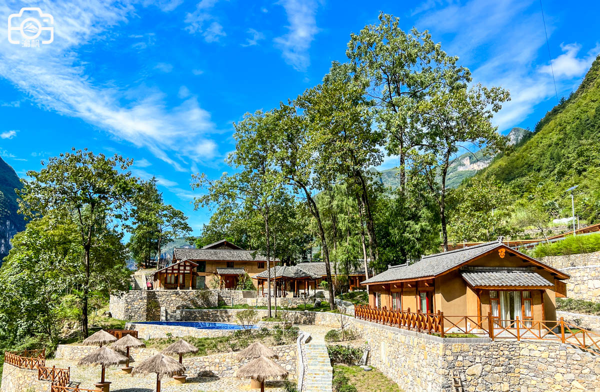 了不起的下庄人,历时七年在绝壁上修建一条天路,让全国人民感动