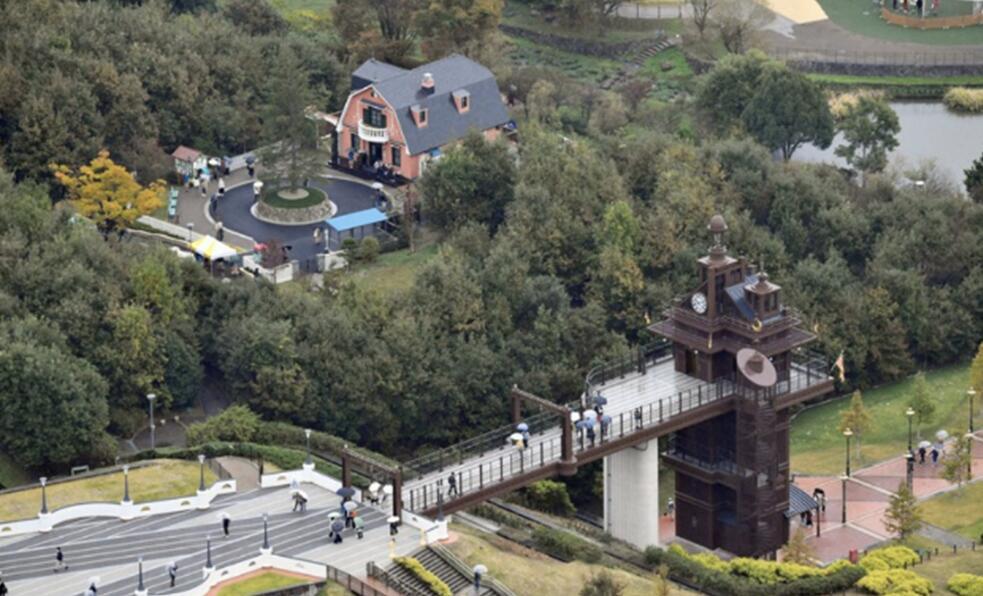 �ձ������ڼ��������⹫԰��Ϯ��Ů���ǡ�����֪�£������˱�����