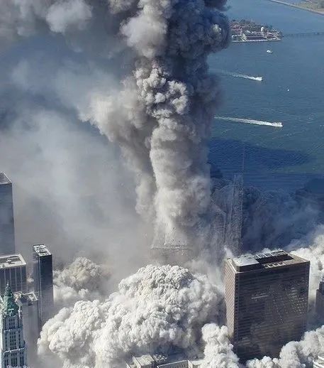 美国双子大楼倒塌图片