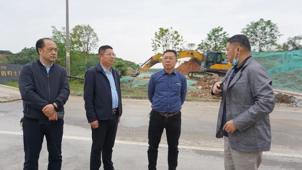 黄哲带队对建筑(工地)扬尘及周边市容环境工作进行专项暗访督查