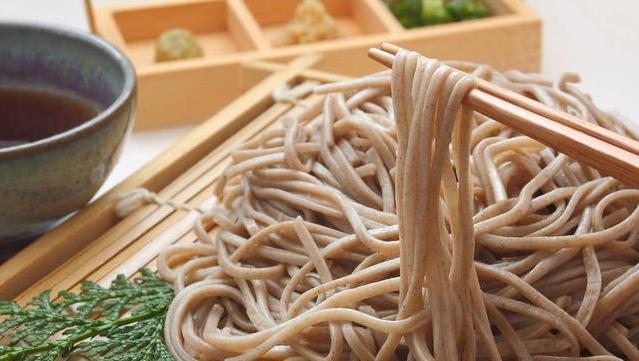 买荞麦面,记得看配料表,不含白面,才是优质荞麦面,别买错了