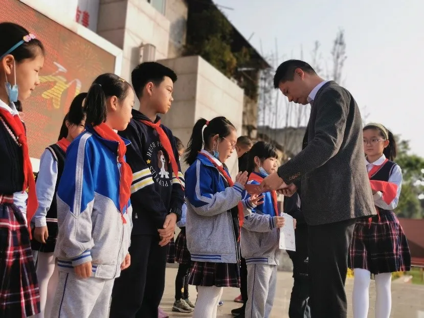 成都高新区中和小学第五周主题升旗仪式