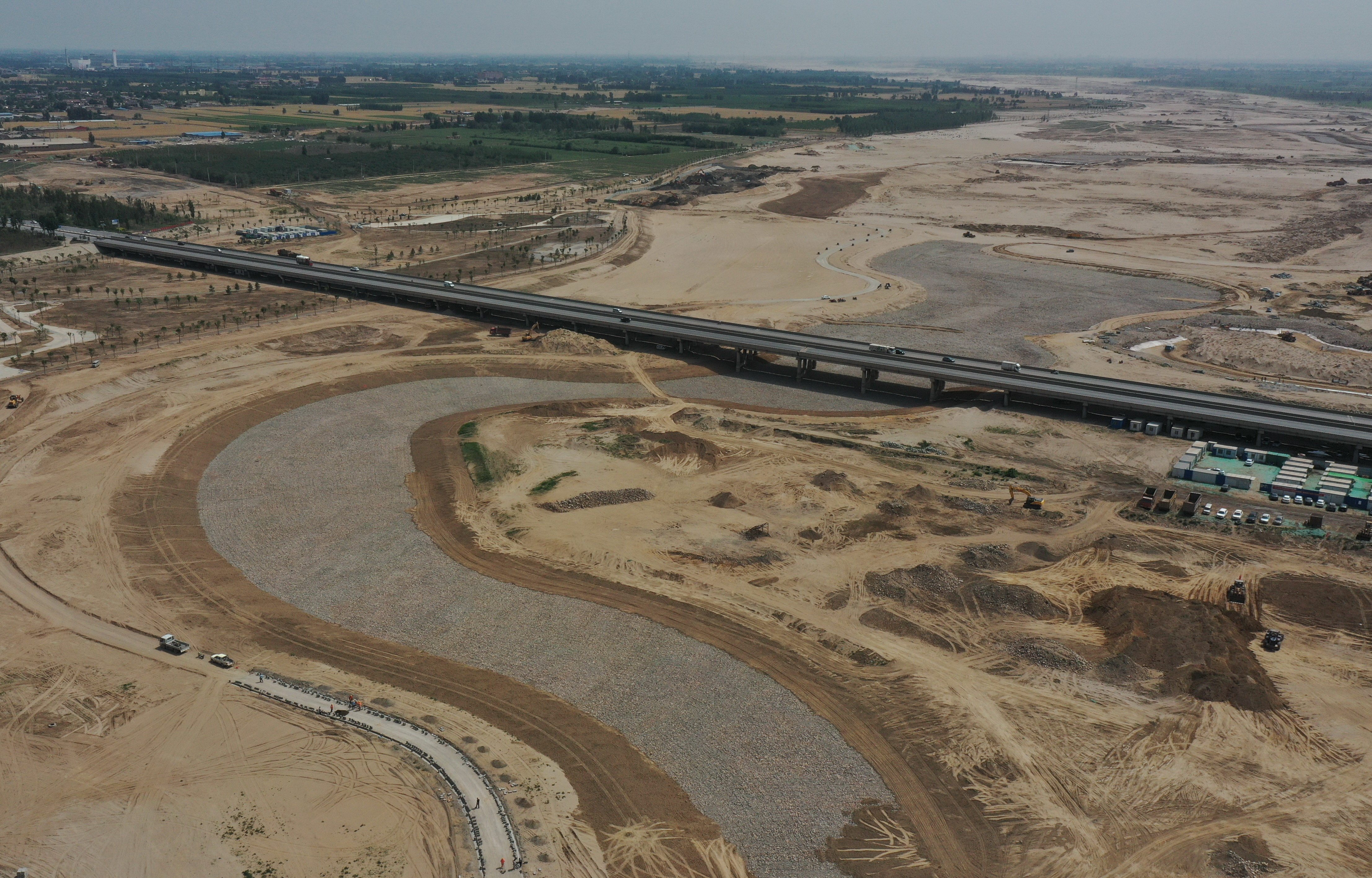 河北石家庄:滹沱河生态修复二期工程施工正酣(2)