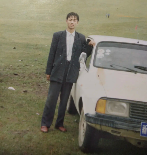 上世纪九十年代的小镇青年:青春靓丽,眼神忧郁