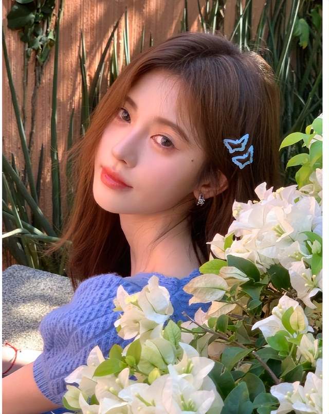 鞠婧祎晒泰国旅拍,一身蓝色太惊艳,少女范十足!