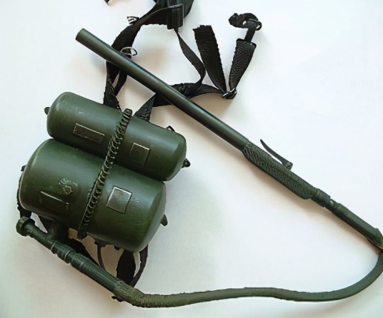 这位科学家为德军制造出了基本已经具备一切现代火焰喷射器特性的装置