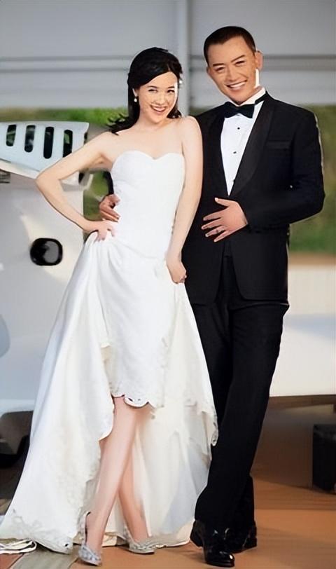 "古装美男"黄海冰:因前妻丁克离婚,二婚娶小12岁甄锡幸福吗?