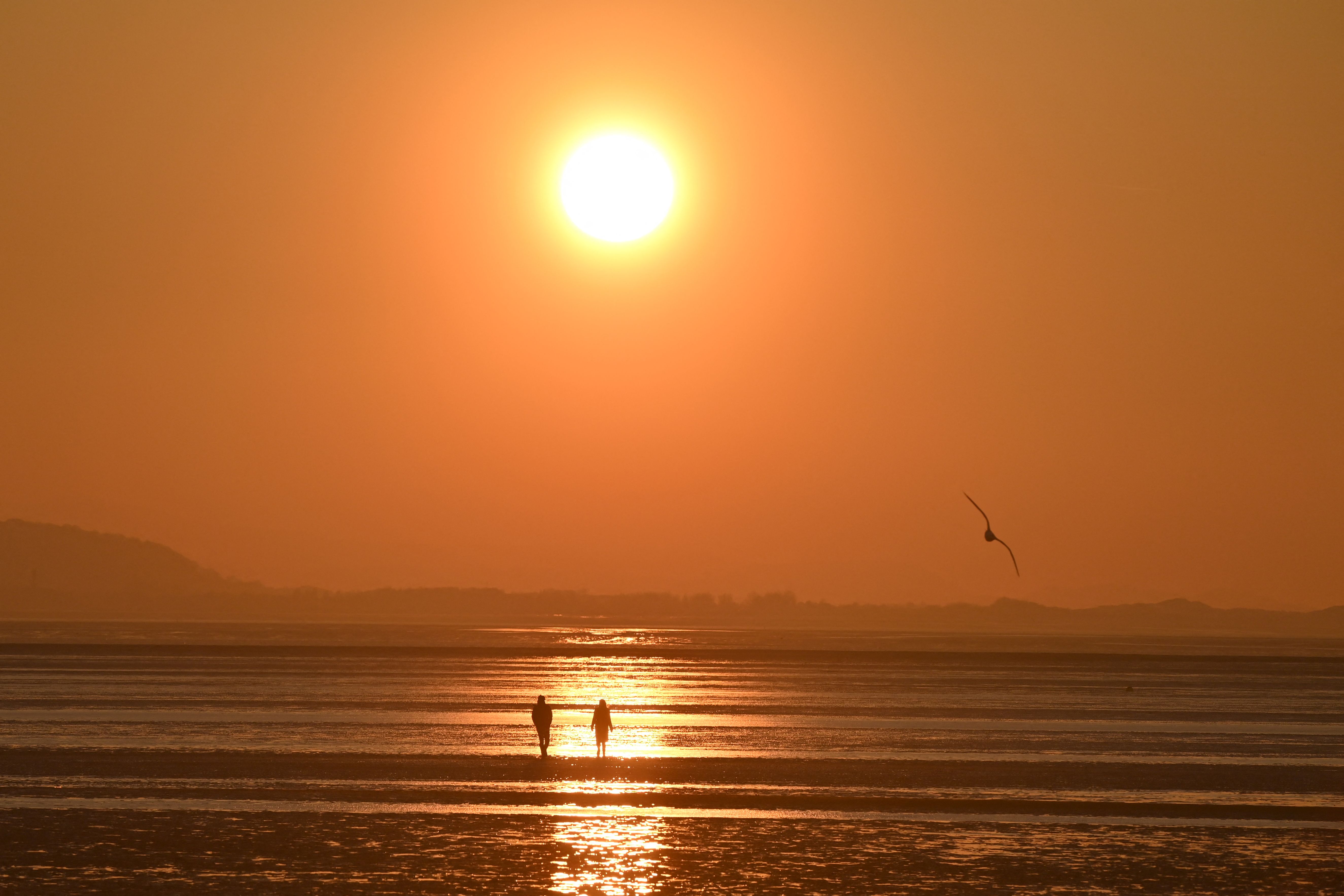 海边夕阳意境图片