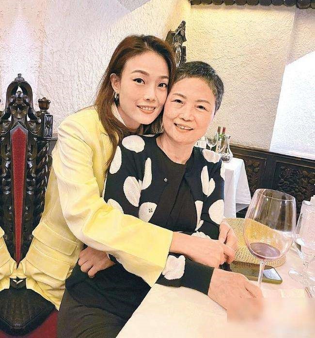 容祖儿:15岁因太丑被解约,遇到杨受成逆风飞翔,妈妈是人生灯塔