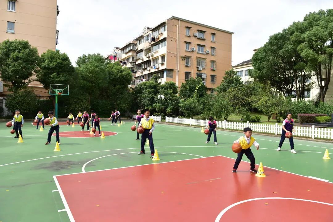 操场上的学校丨长宁区绿苑小学:体教融合,让操场成为孩子成长的沃土