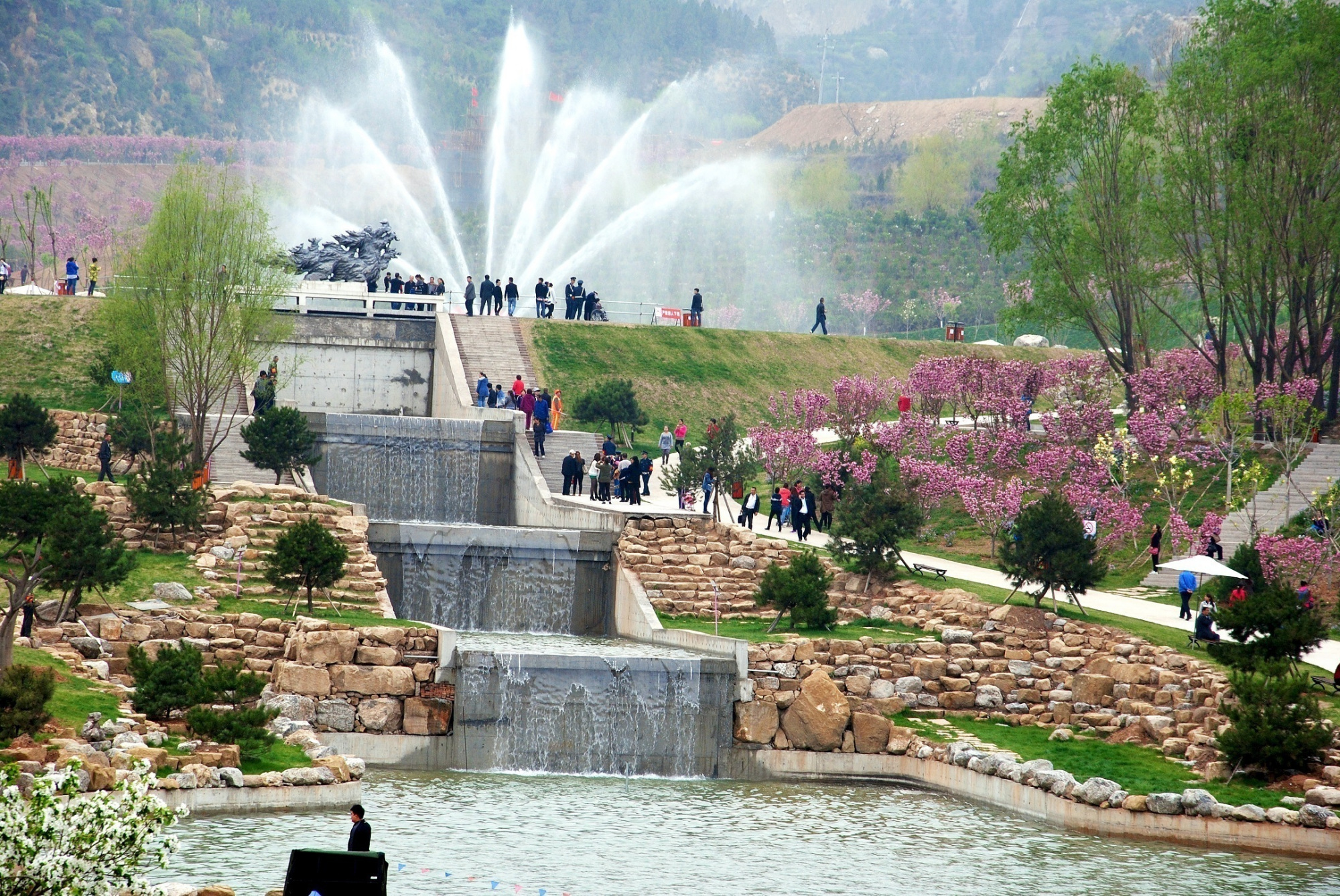 玉泉山 主题之三:享清凉 太原三山环抱,一水中分,九河环绕,一湖点睛