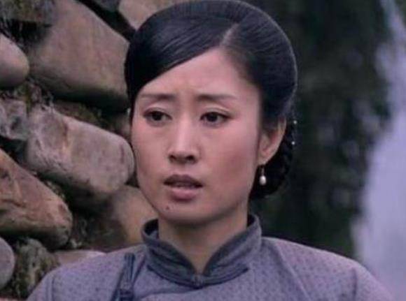 《活着》:平凡又平淡的爱情,见证了富贵的一生