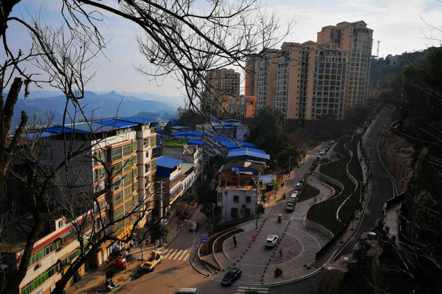 建在山上的四川乡镇