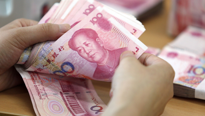 儿子把6000元钱当玩具撕成碎片,他们花两天又给拼好了