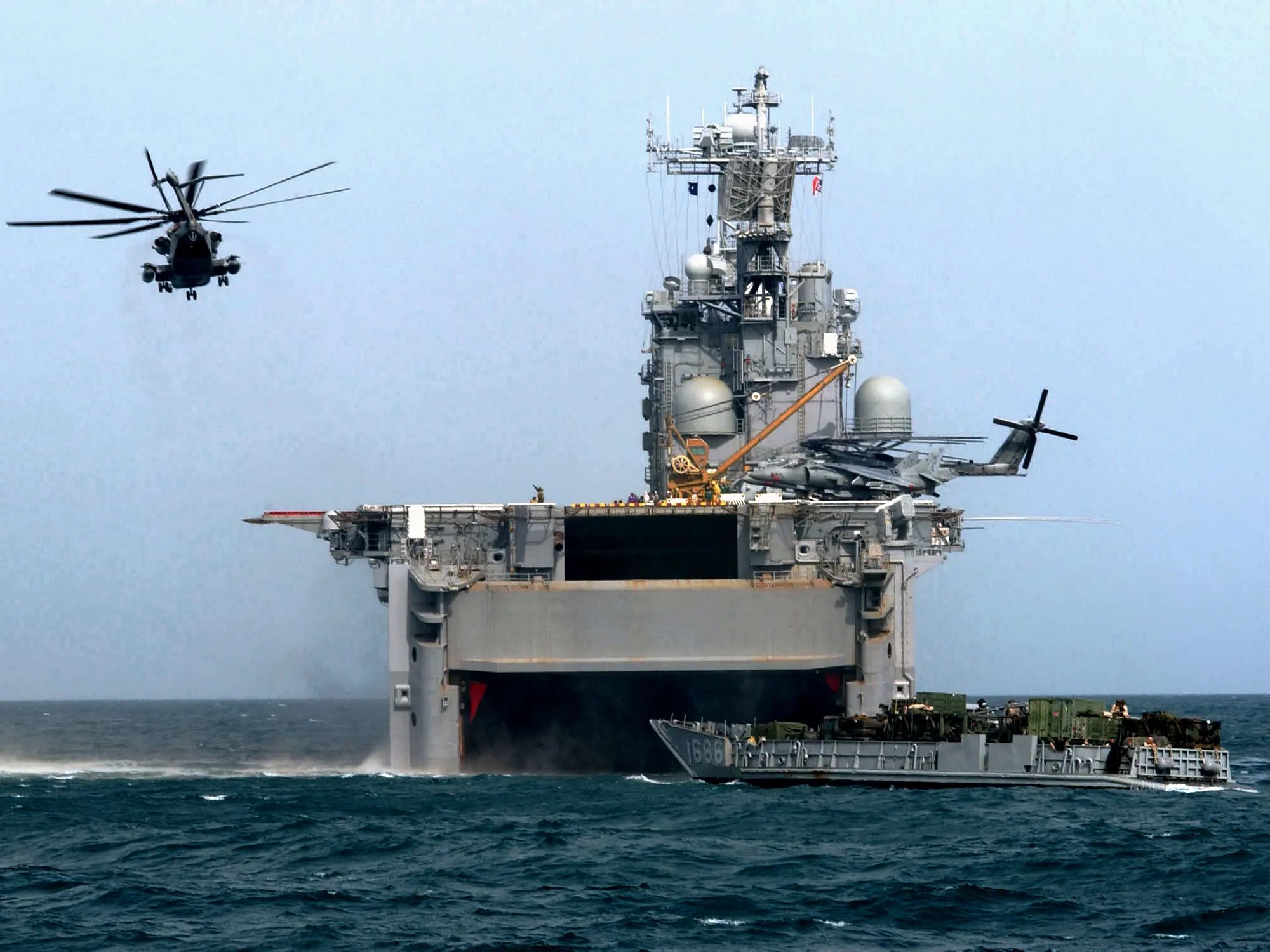 台军"海陆空三栖舰"即将海试,满排刚过万吨,实际战力属实堪忧