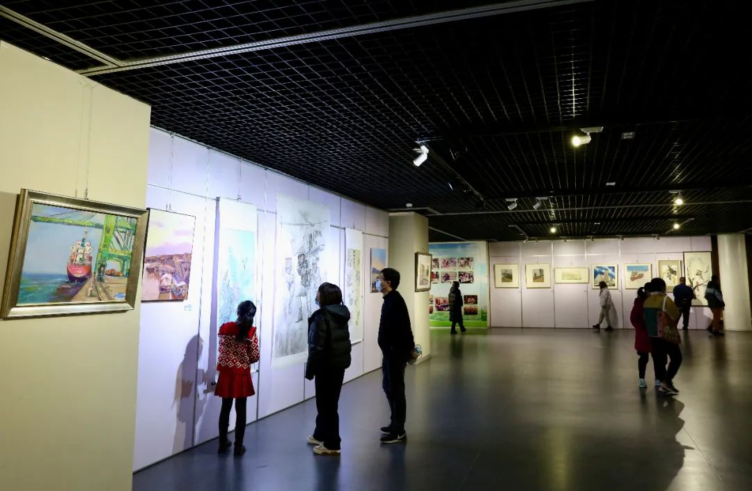 天津青年宫举办发展中的滨海新区天津市青少年美术写生作品展