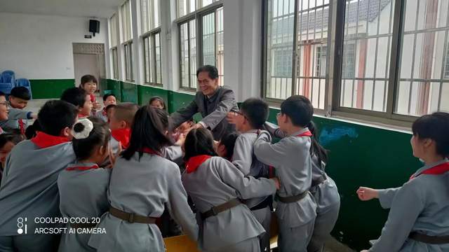 以传播周总理精神为使命——特型演员李宁的演艺之路