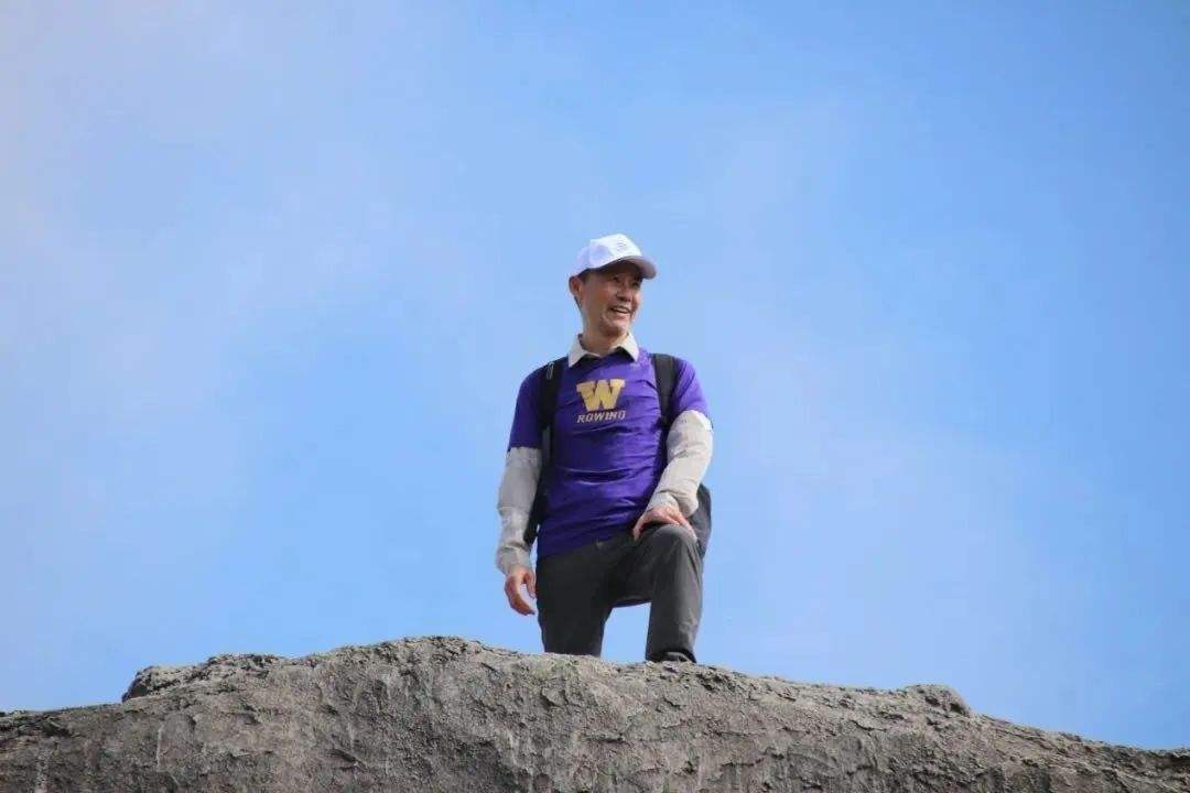 71岁王石拼命锻炼,每天跑步游泳加健身,是为了以后陪女儿出嫁?