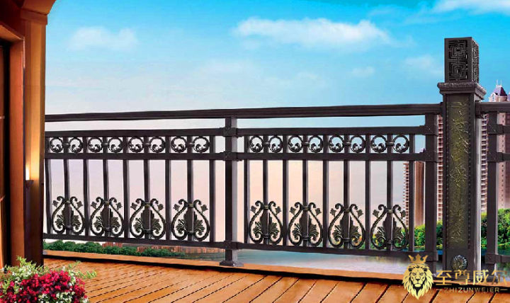 屋内安装阳台护栏哪种比较漂亮?