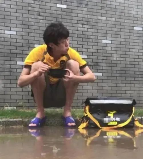 热点|张国伟退役送外卖？部分港台媒体竟带头嘲讽，本人回应了