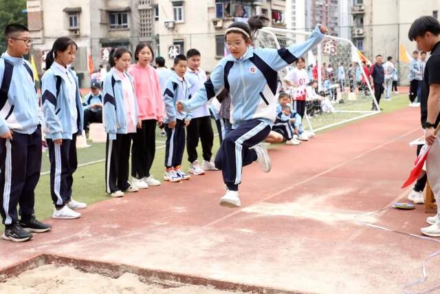 重庆市杨家坪中学b区大成体育文化科技节圆满落幕