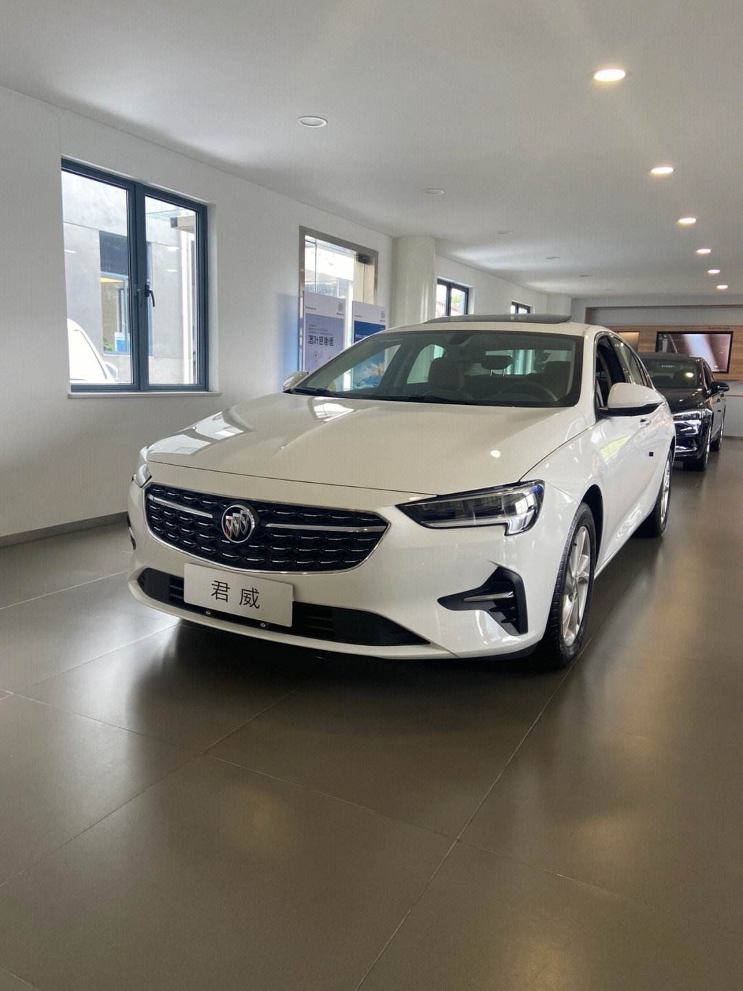 别克君威:再降真没利润了,车长超4米9,好开又帅气,比速腾香