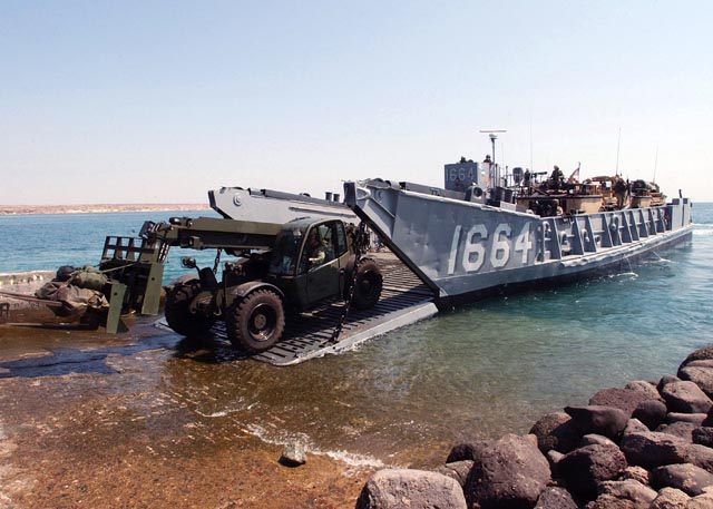 一波定成败,解放军"野牛"级气垫登陆艇:跨海作战能力再提升