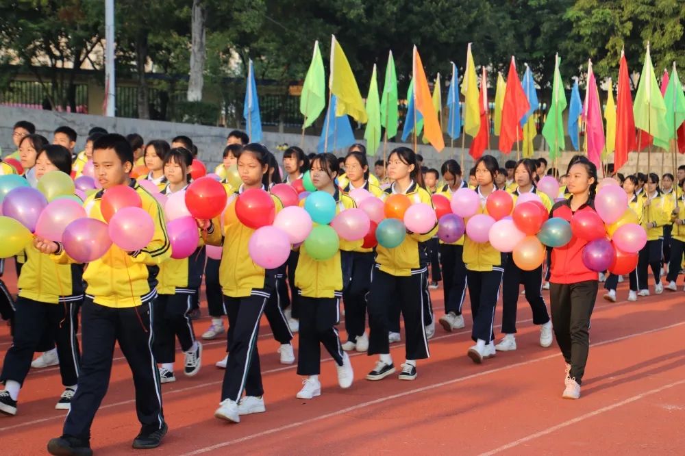 武宣縣民族初級中學總部第十屆校園文化藝術節開幕式