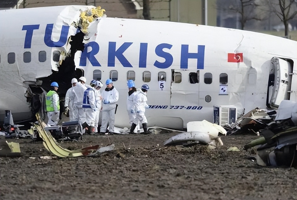 2002年,大连5.7空难,112人遇难,警方:有位乘客购买了七份保险