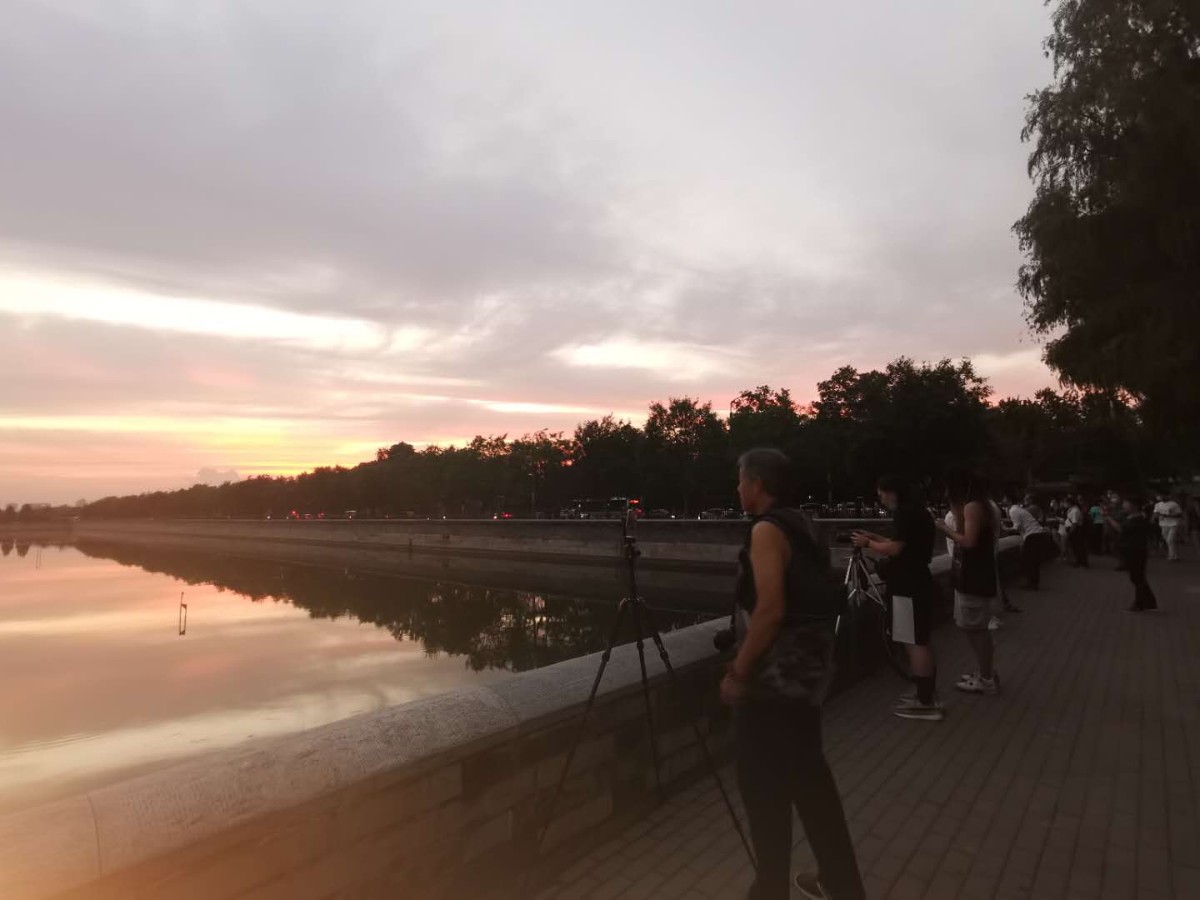 北京晚霞|“北京条状七彩晚霞”上热搜，美得像油画！你看到的是啥颜色？