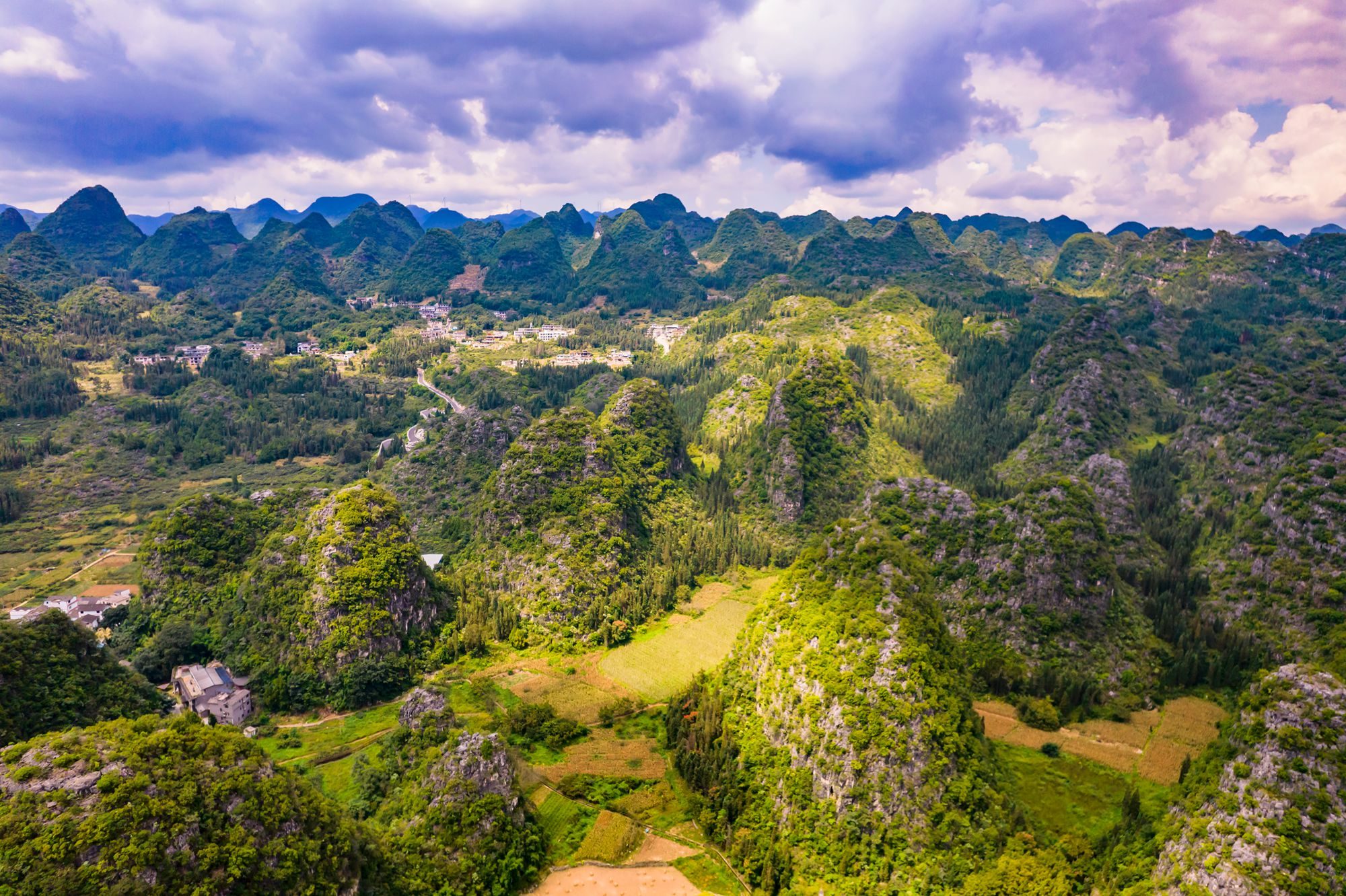 贵州兴义万峰林,磅礴数千里,航拍风景如画,看后让人叹为观止