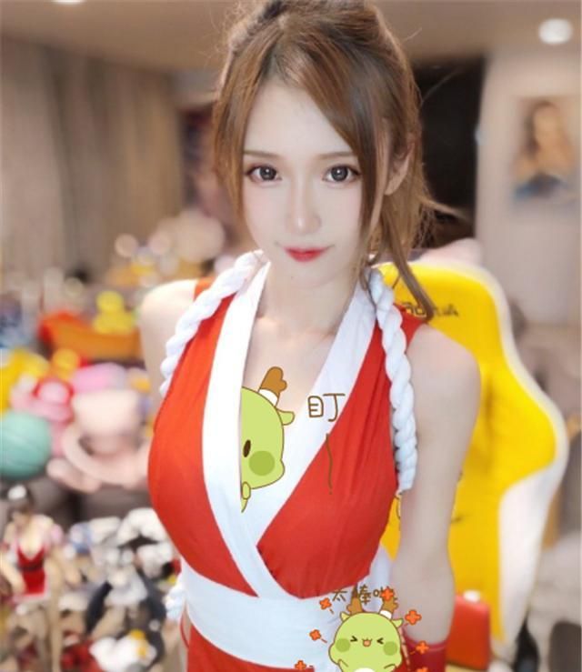 关羽jk小白袜cos,同为一姐卷大招,又有新皮肤腐团儿