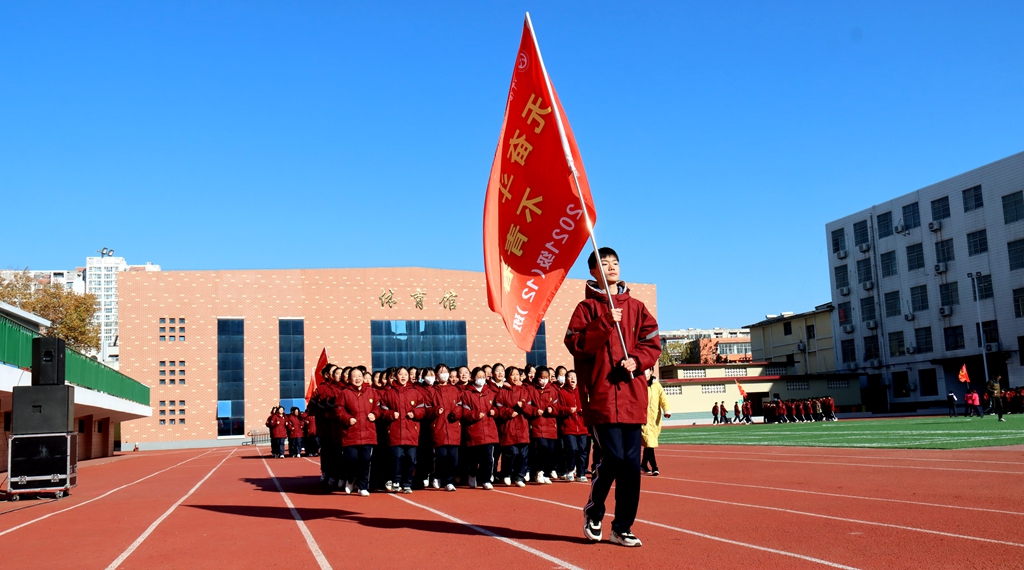 许昌市第三高级中学举行2021年度高一,高二年级密集型跑步比赛