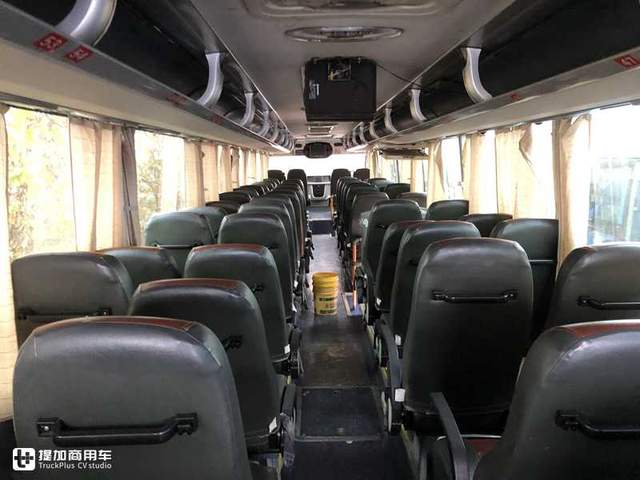 服役10年行驶230万公里,宇通首款豪华错层大巴,如今看依然高端