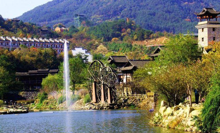 有"华中一绝和木兰八景之一"美誉,杜鹃花美如画,直醉心脾