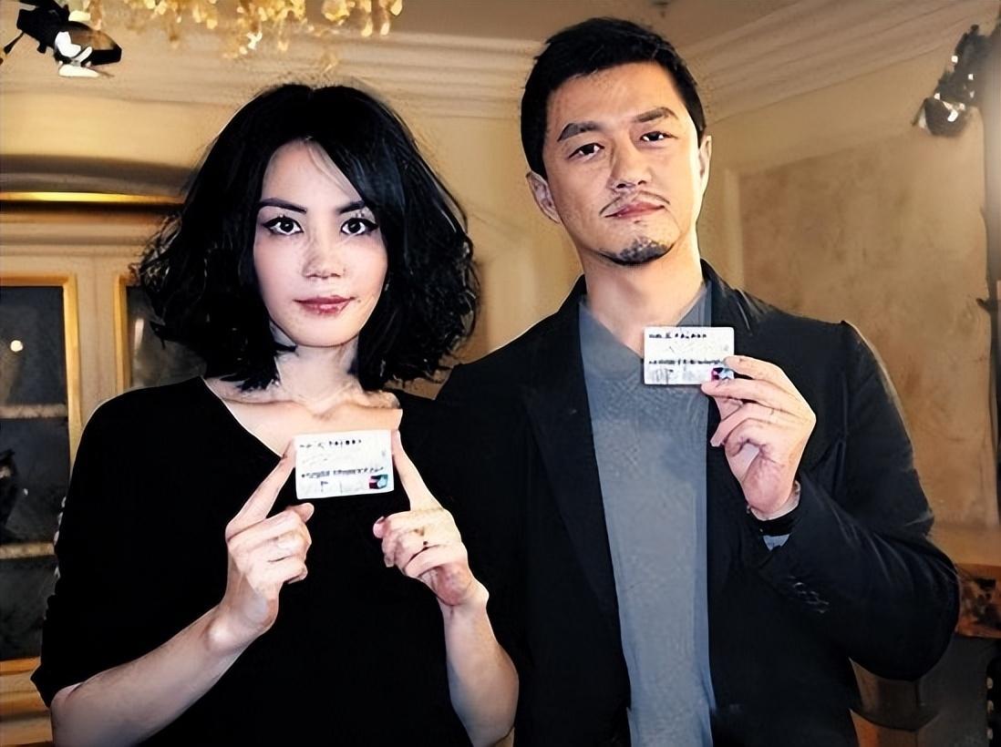 和王菲离婚9年后李亚鹏娶小19岁模特再当爸爸说服了女儿李嫣