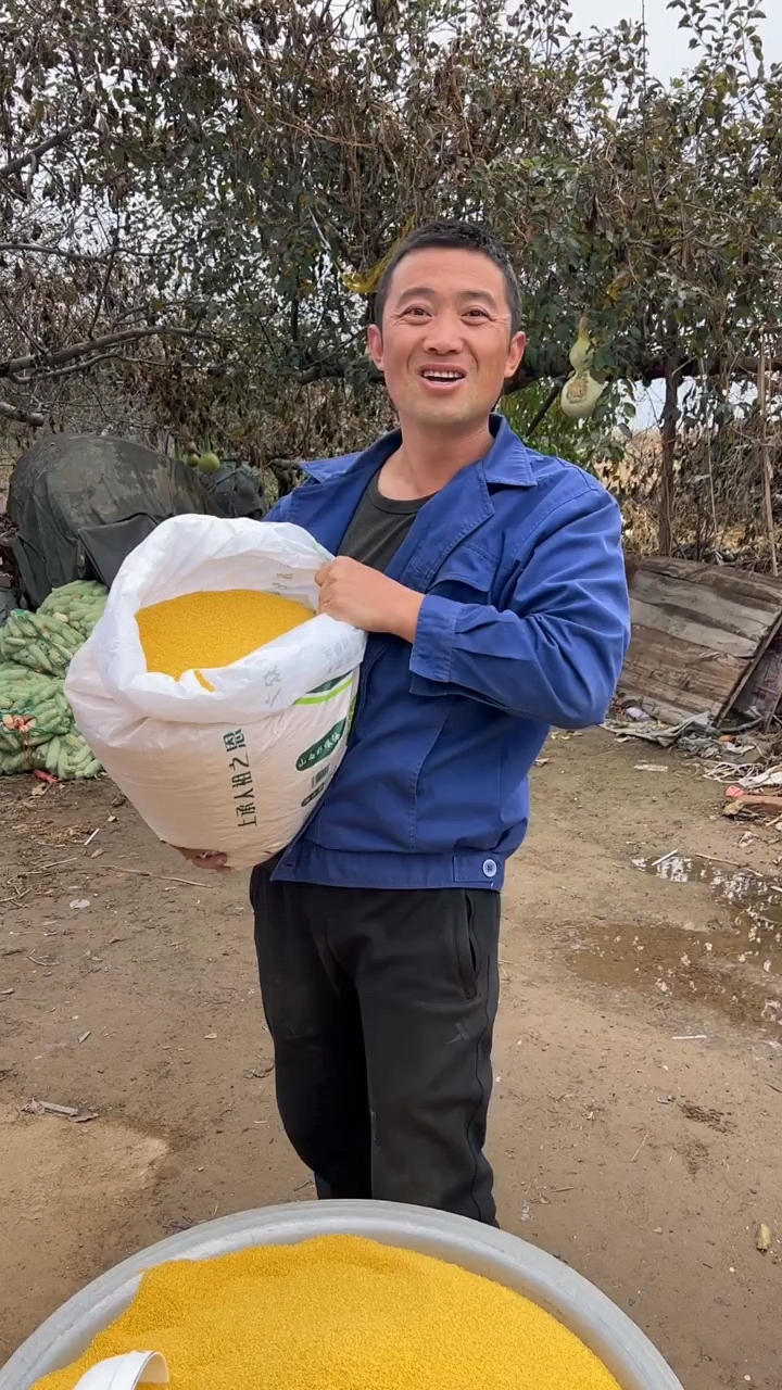 小米在乡下爷爷家过暑