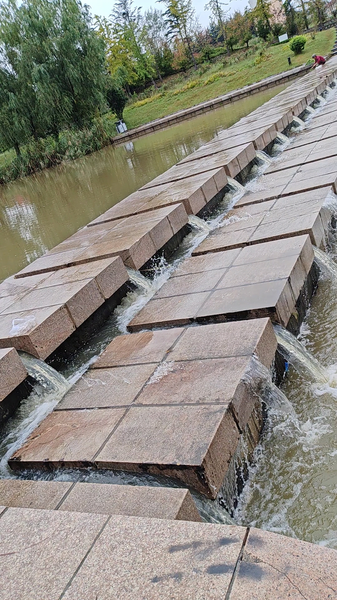 雨后的乳山城南河,漫水坝