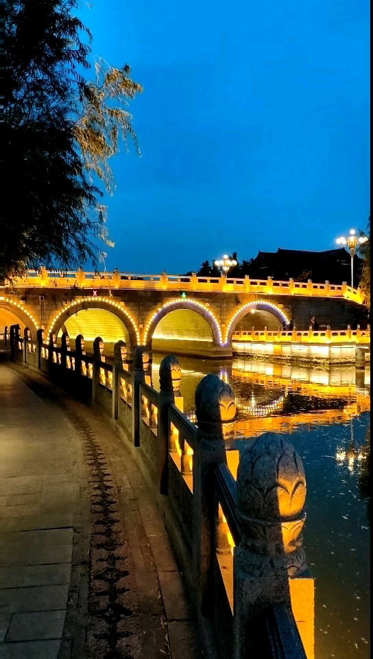 开封御河美轮美奂的夜景灯光秀