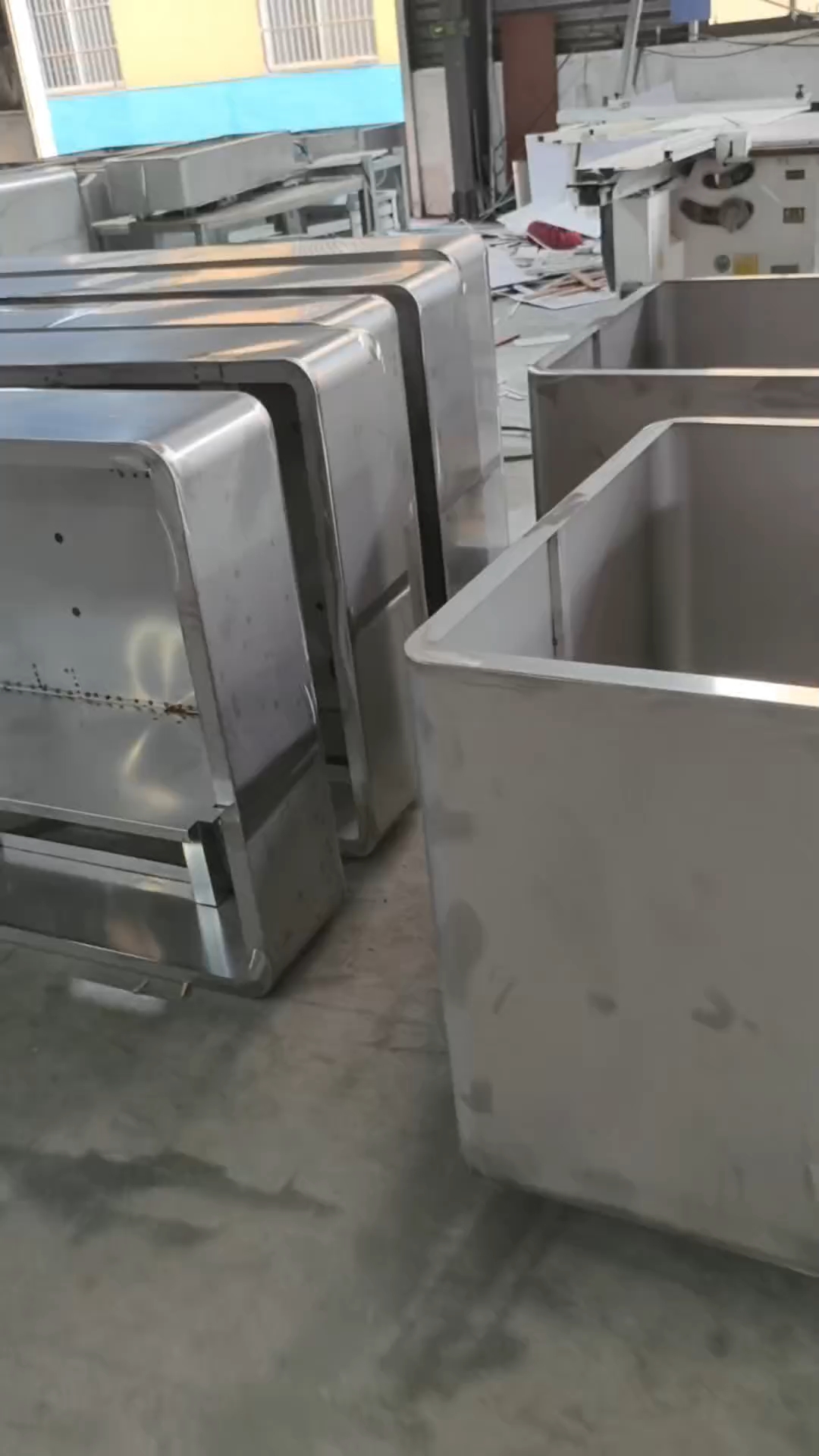 不锈钢花箱加工中