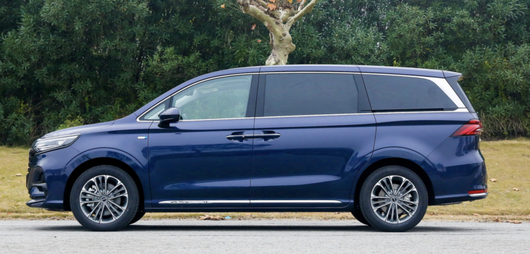 被冷落的精品mpv!车长超5米,全车隔音 后排头等舱,月销个位数