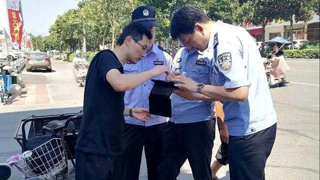 北京小伙杨佳去上海旅游,为了交通方便,他花了50块钱租了一辆自行车.